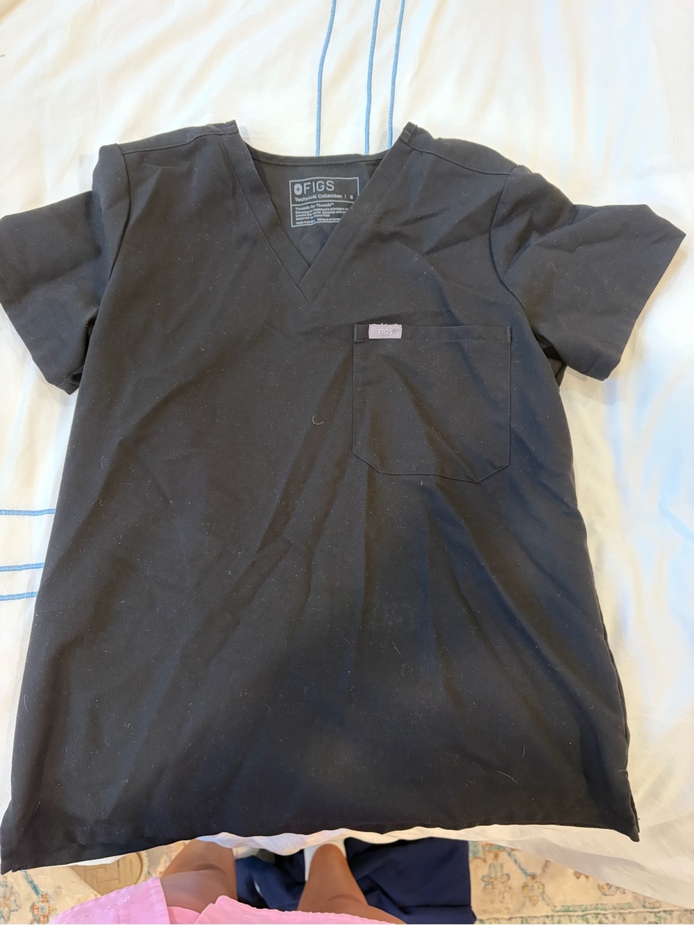 Figs Women’s Black V-Neck Short Sleeve Scrub Top